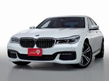 BMW740i Mスポーツ サンルーフ 20インチMライトAW